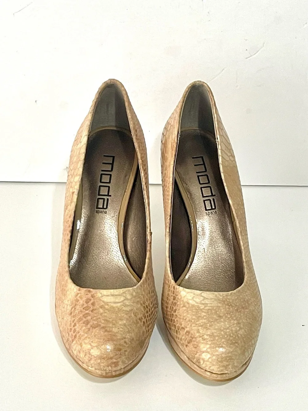 Moda beige leather snakeskin-embossed platform pumps size 6.5